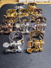 Load image into Gallery viewer, Ishimori Wood Stone Ligature for Bb Clarinet