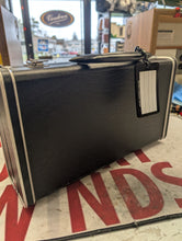 Load image into Gallery viewer, USED Yamaha YCL-61 Bb Clarinet